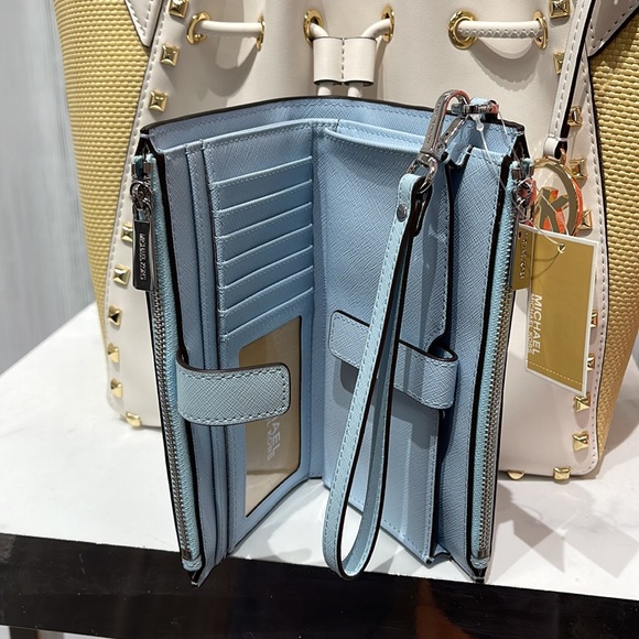 MICHAEL KORS LARGE DOUBLE ZIP WRISTLET WALLET PHONE CASE CLUTCH 
Vista Blue 
NWT - Picture 6 of 16